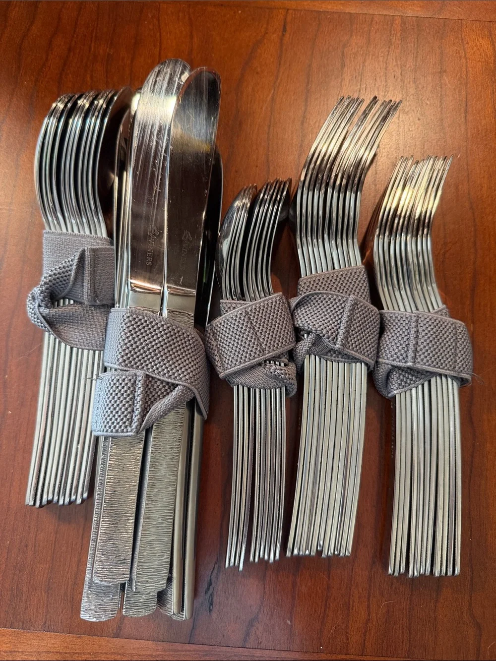 VINERS 18/10 Contemporary Textured Stainless Steel Flatware Set in Silver 71 pc
